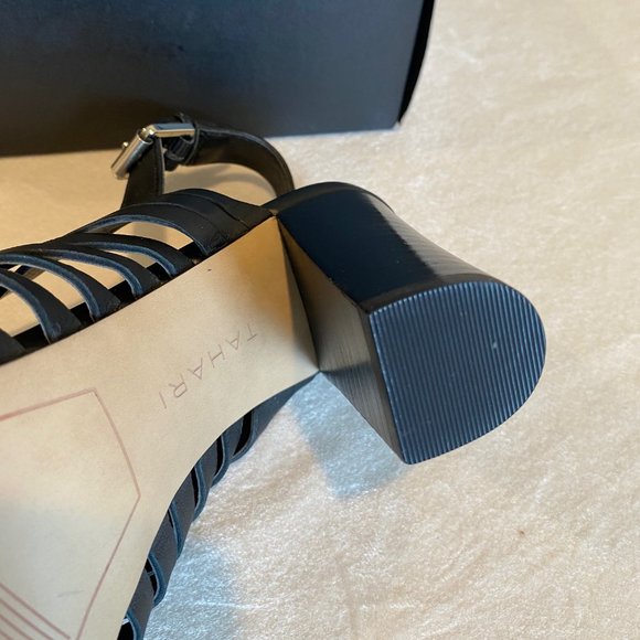 Tahari Makailyn Black Leather Chunky Heel Sandal - Size 6M - Excellent Condition - Picture 6 of 6